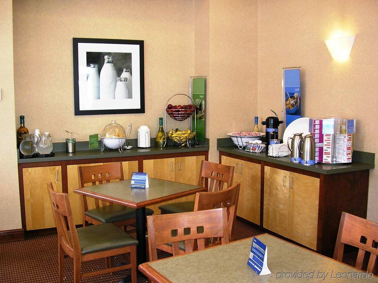 Hampton Inn Cleveland-Downtown Restoran gambar
